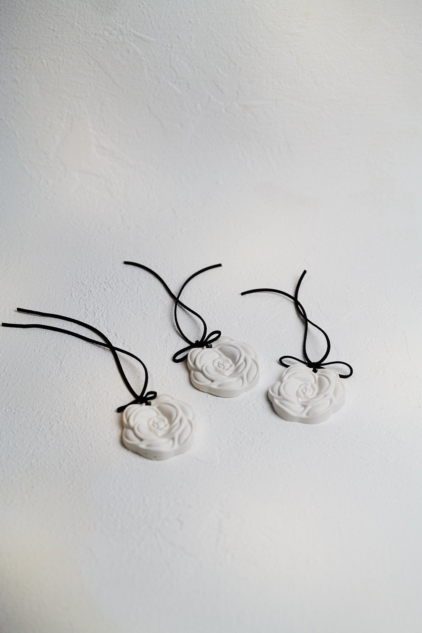 Hanging flower diffuser
